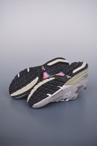 New Balance W992 view 3