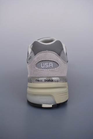 New Balance W992 view 4