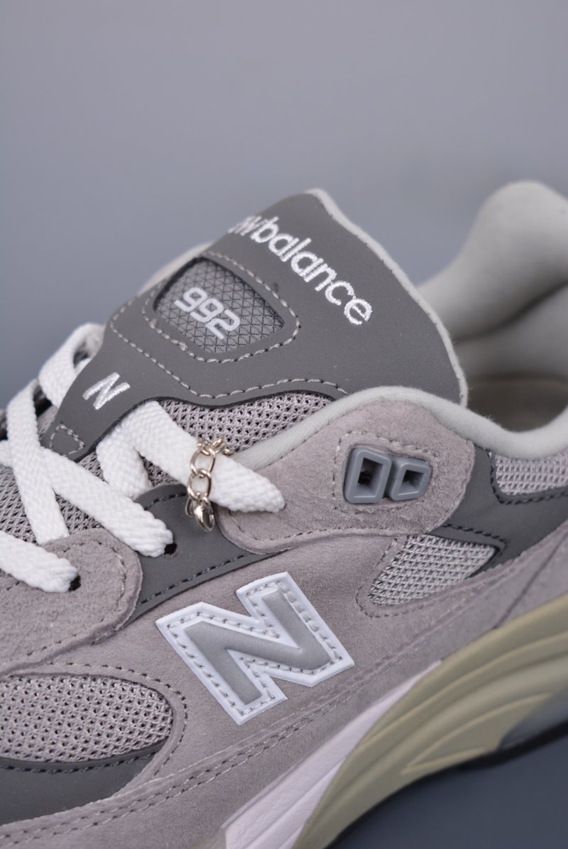 New Balance W992 view