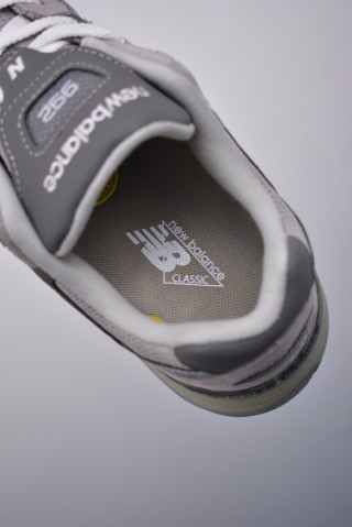 New Balance W992 view 9