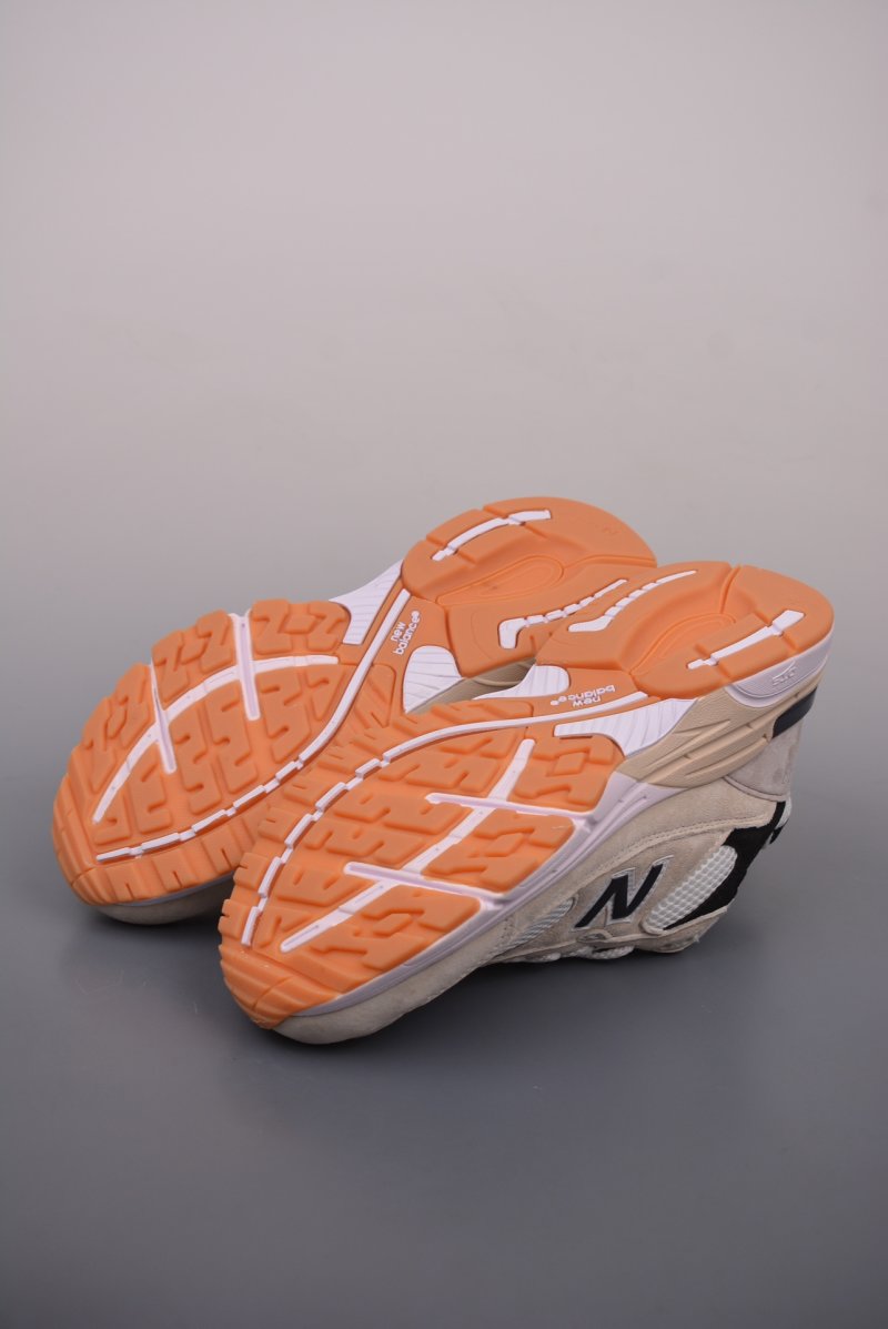 New Balance 993 view