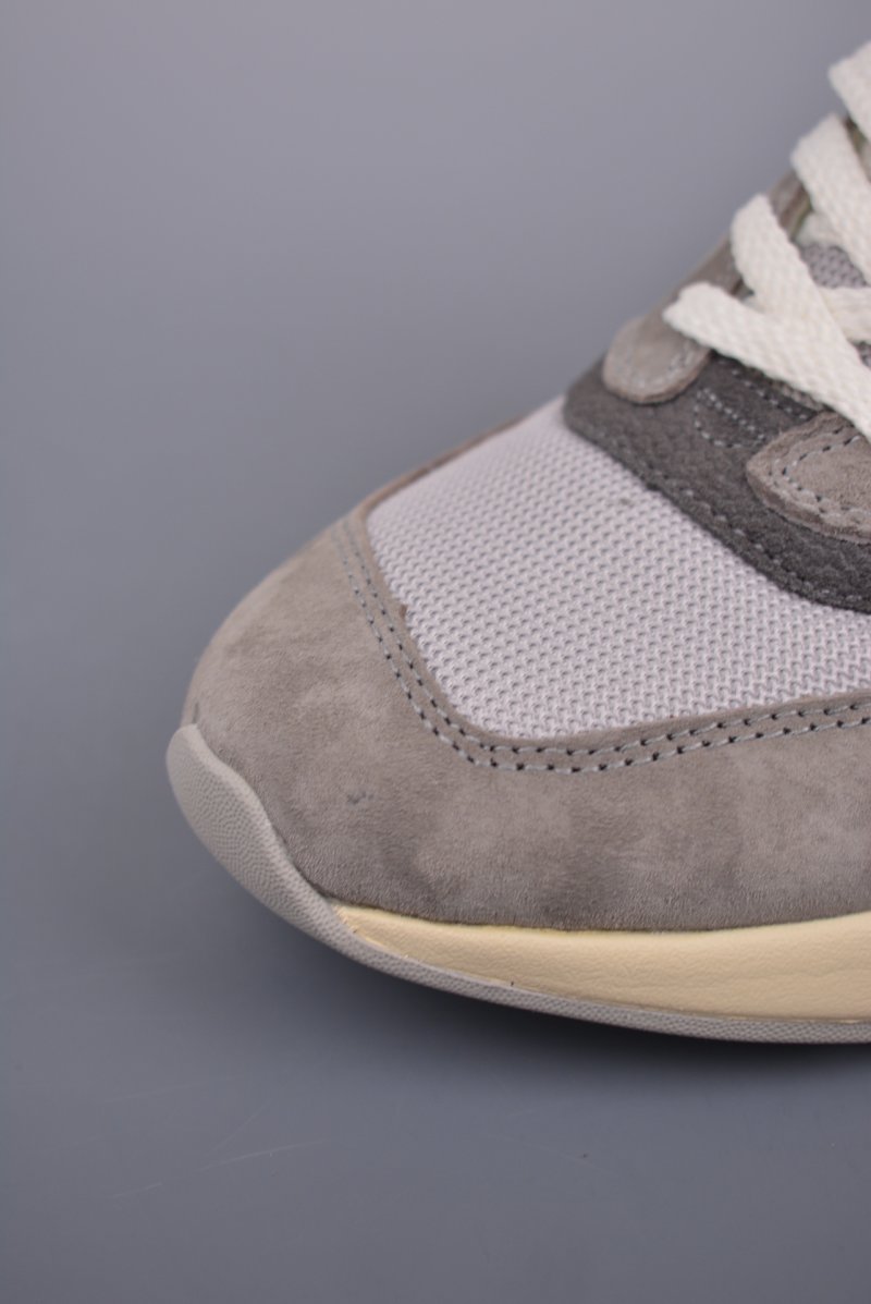 New Balance 997 view
