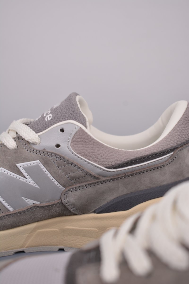 New Balance 997 view
