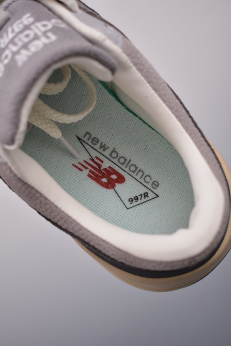 New Balance 997 view