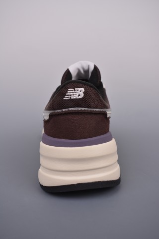 New Balance 997 view 4