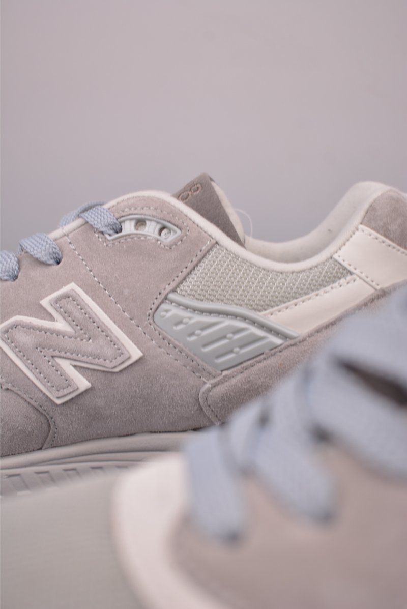 New Balance 999 view