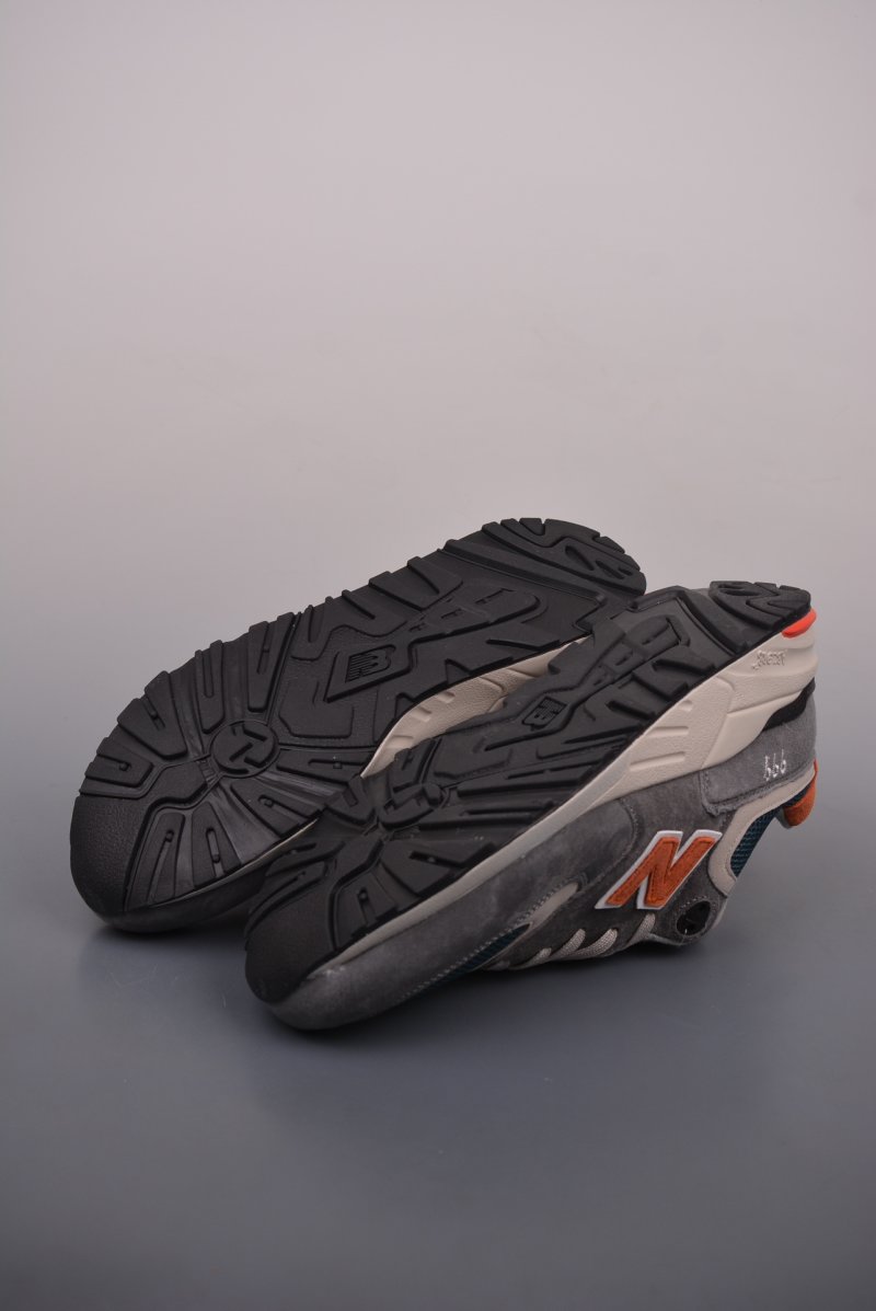 New Balance 999 view