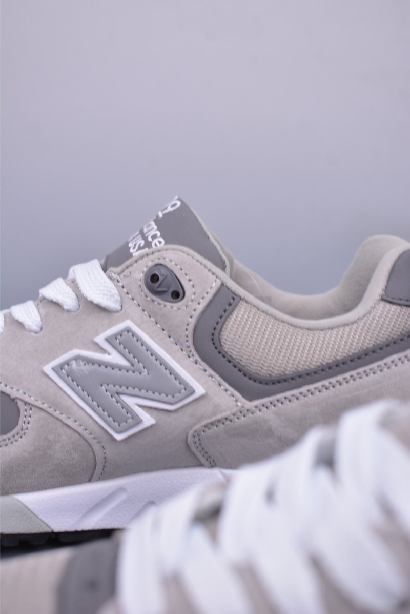 New Balance 999 view