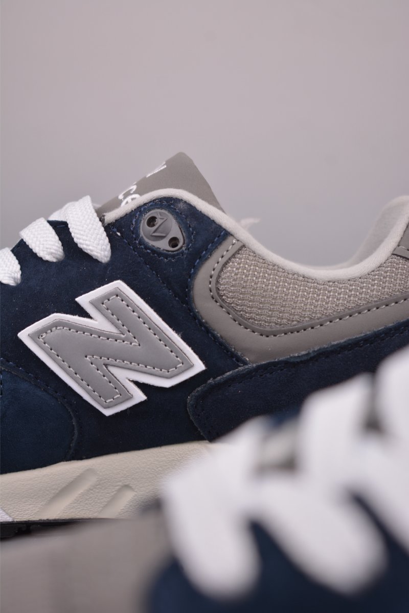 New Balance ML999 view