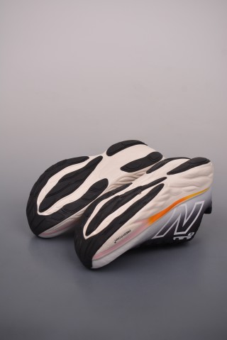 New Balance Fresh Foam Evoz V2 view 3