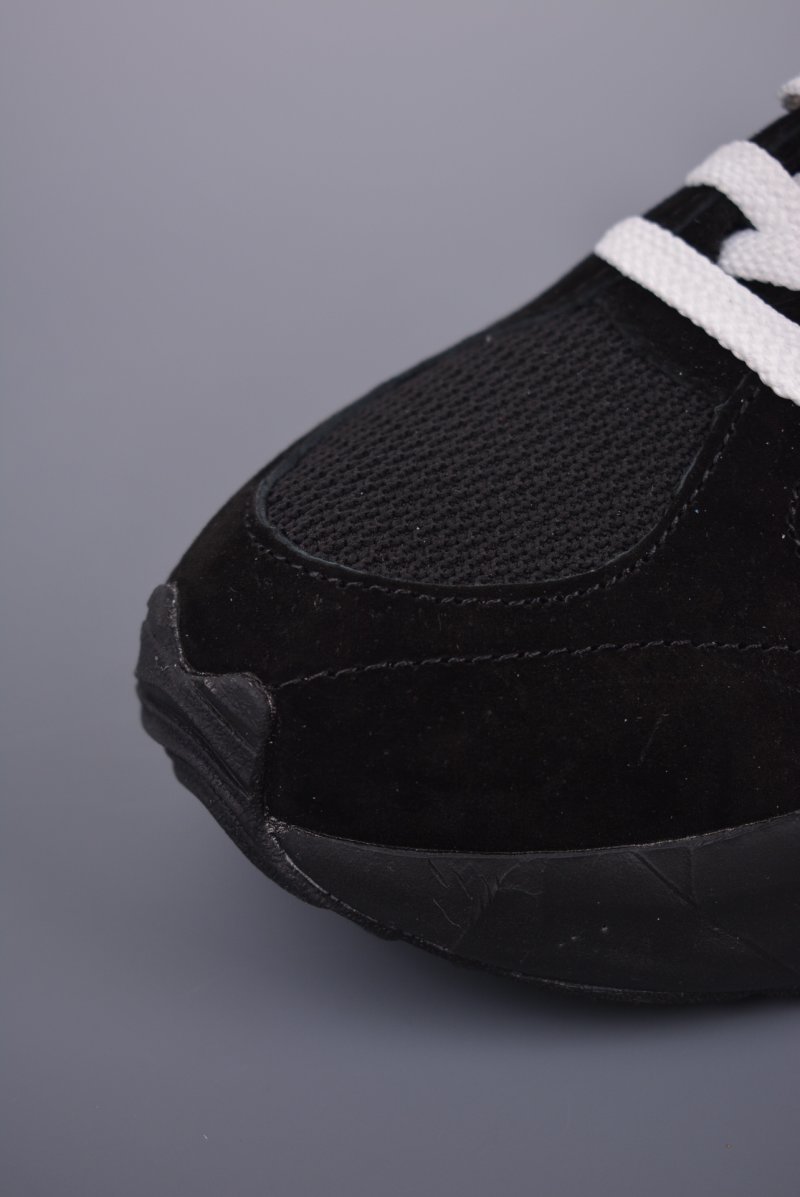 Auralee X New Balance Warped Runner view