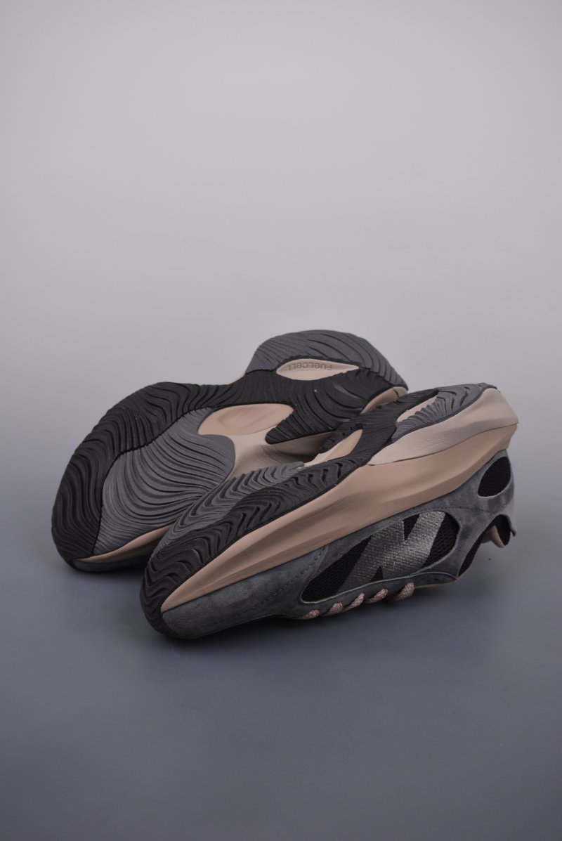 Auralee X New Balance Warped Runner view