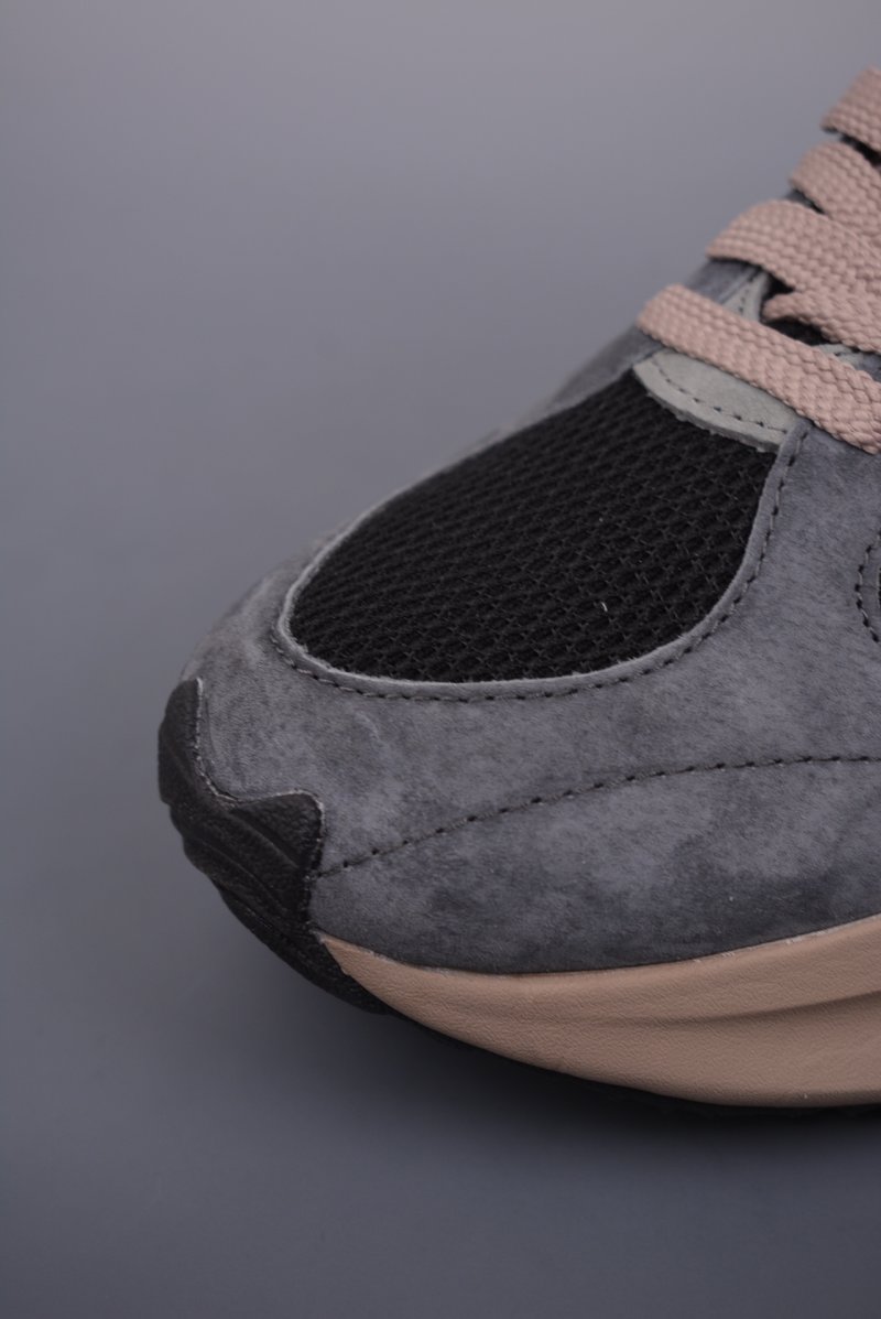 Auralee X New Balance Warped Runner view