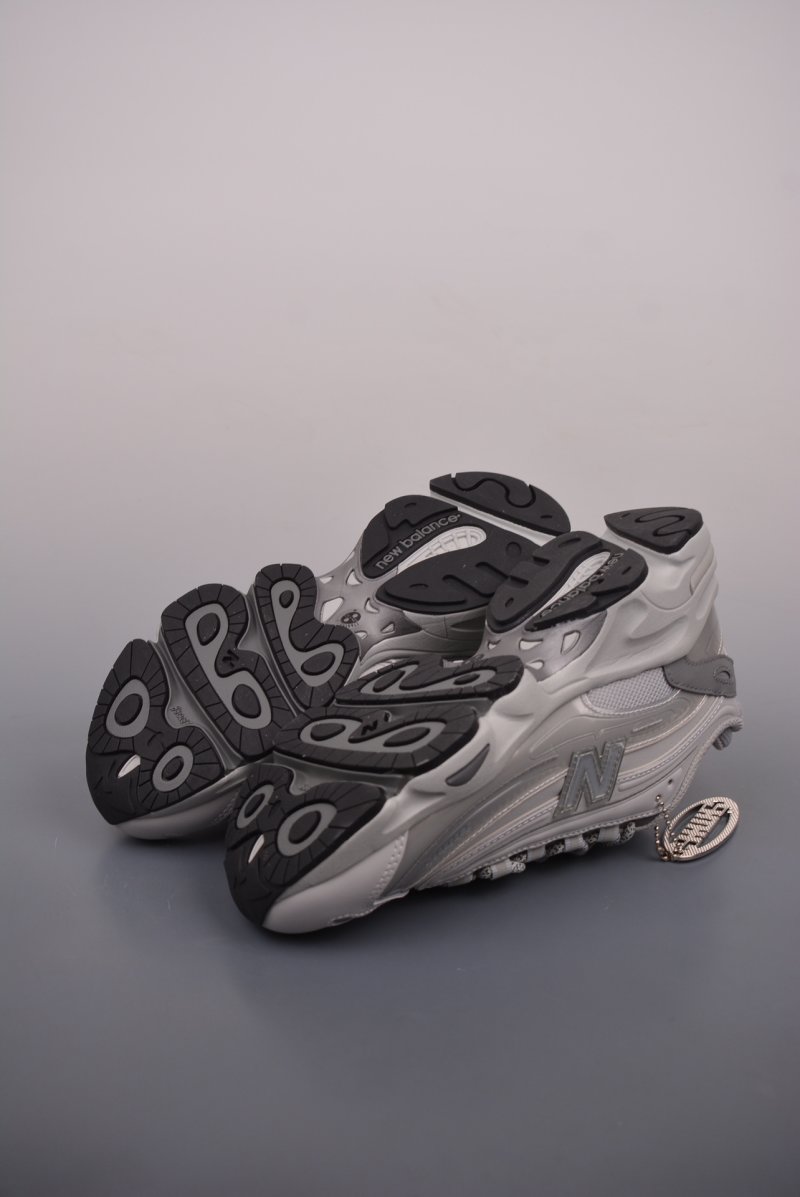 New Balance M1000 view