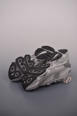 New Balance M1000 view 3