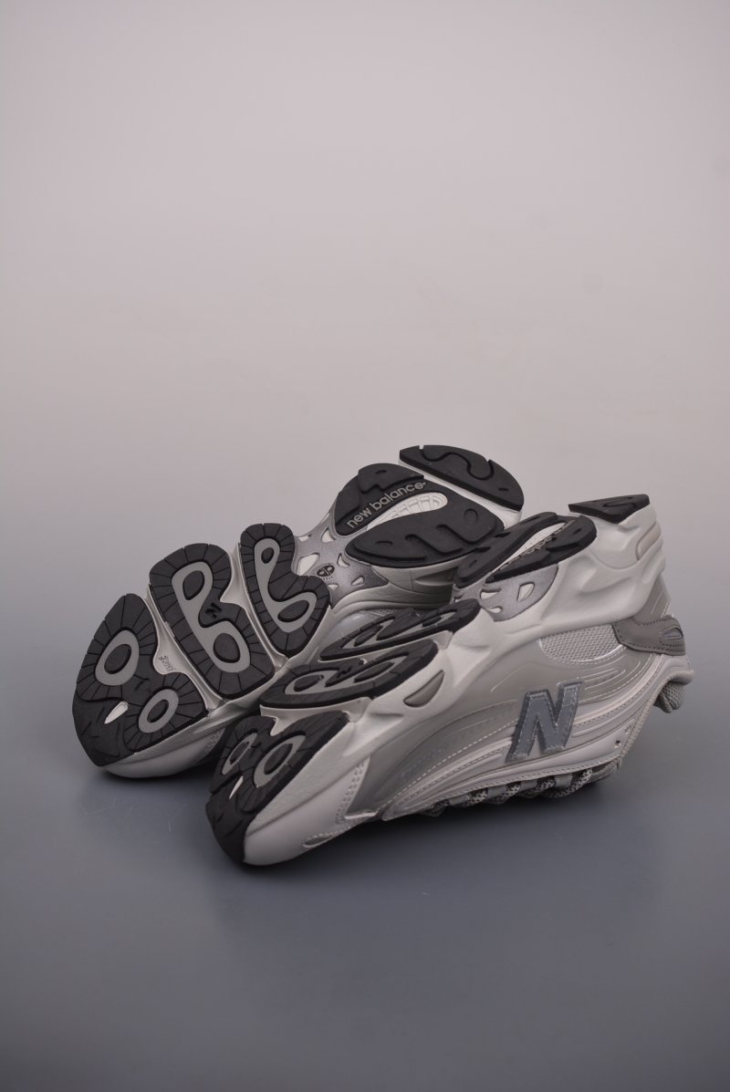 New Balance M1000 view