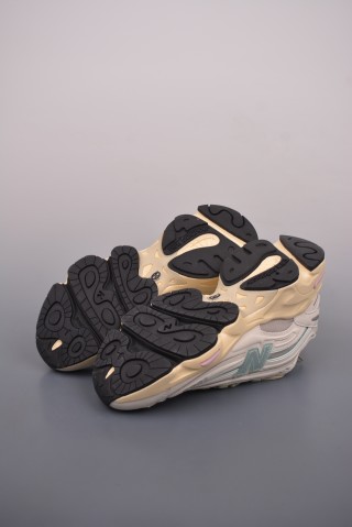 New Balance M1000 view 3