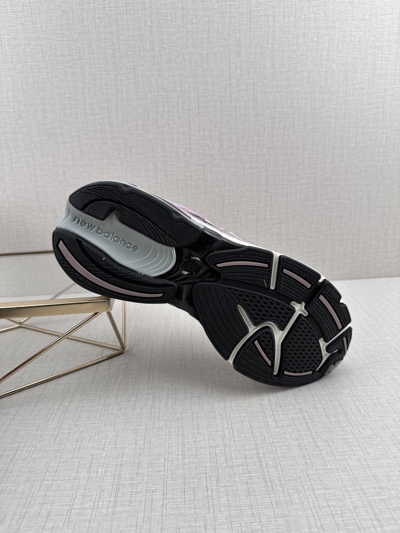 New Balance M2010 view
