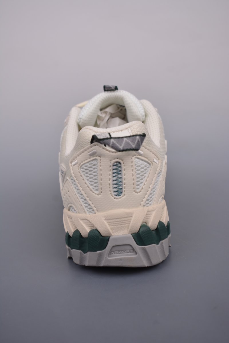 New Balance ML610T view