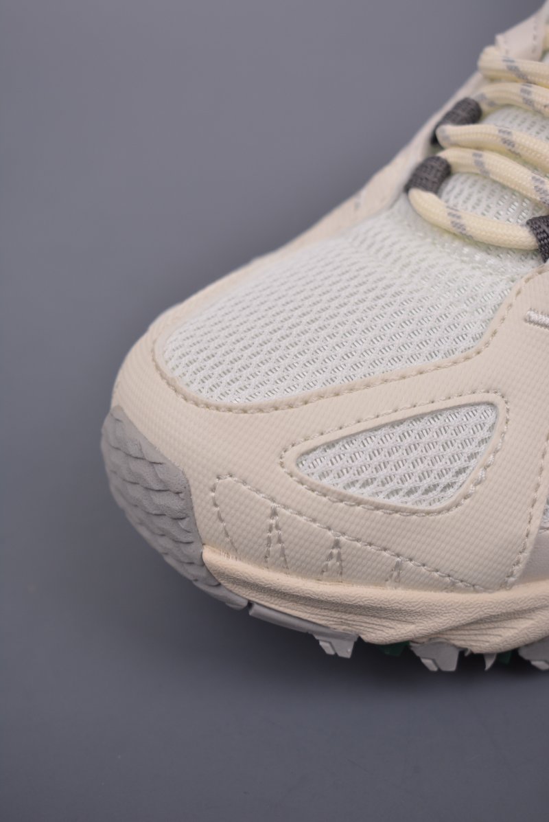 New Balance ML610T view
