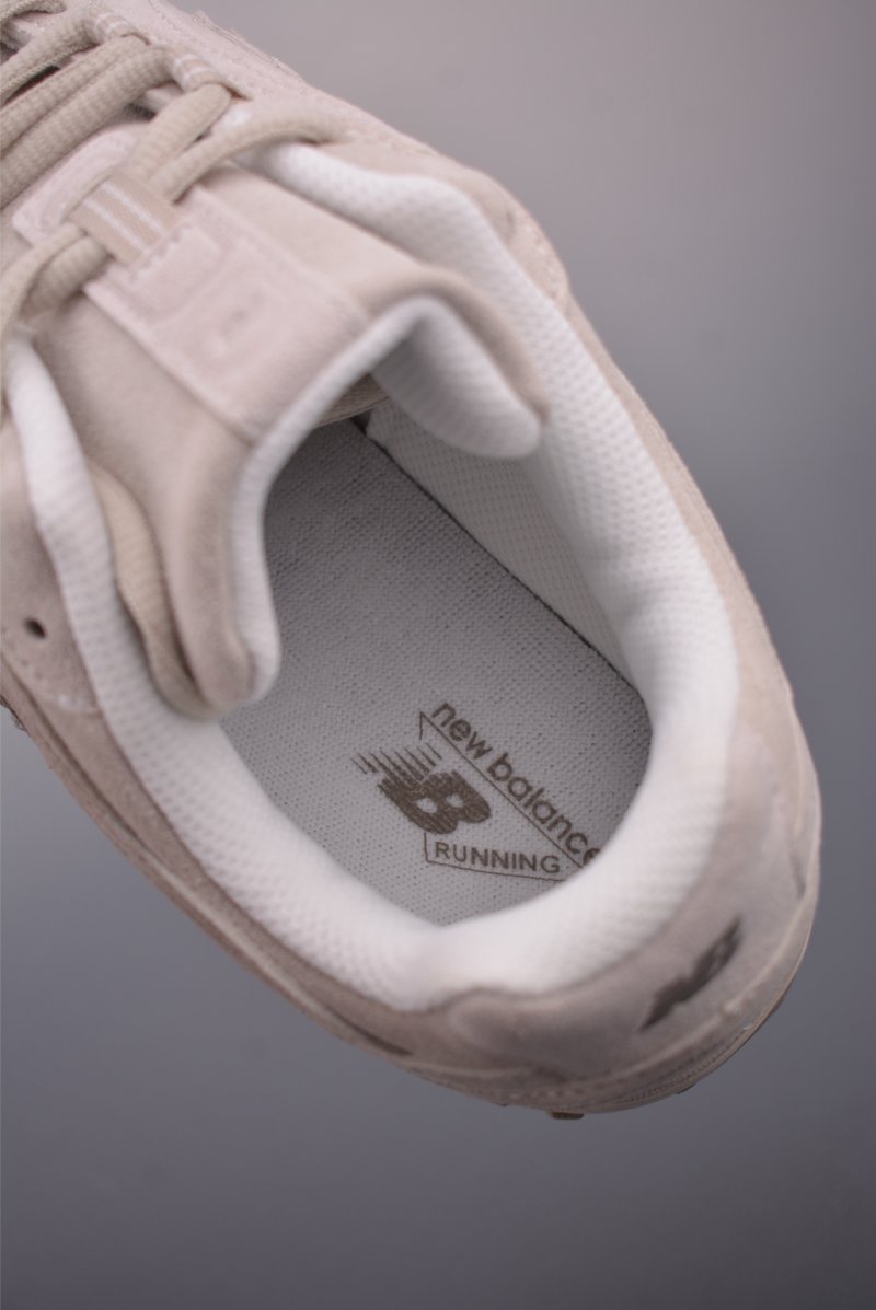 New Balance 204 view