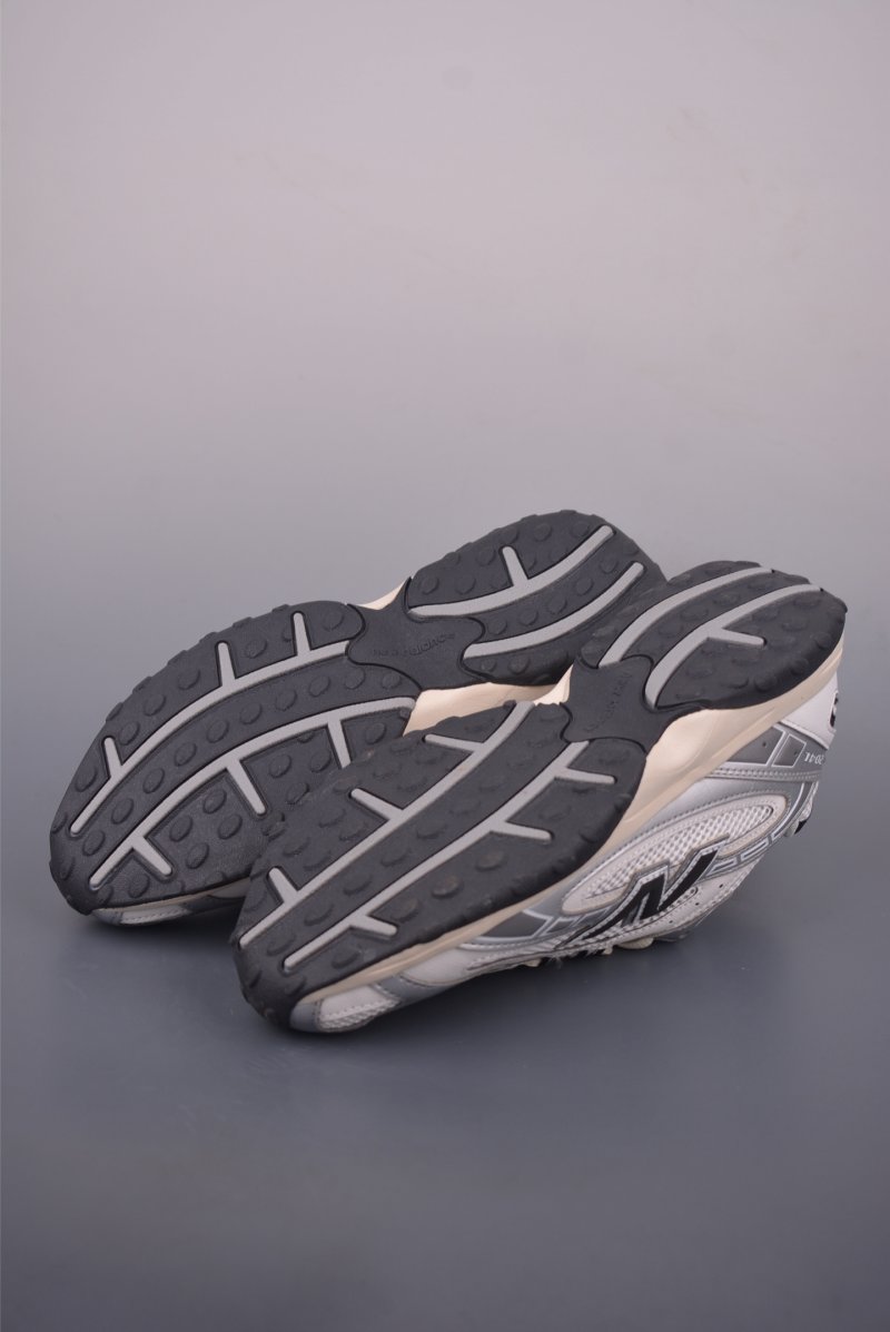 New Balance 204 view