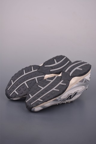 New Balance 204 view 3