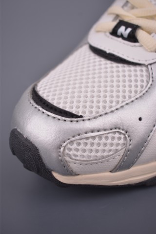 New Balance 204 view 6
