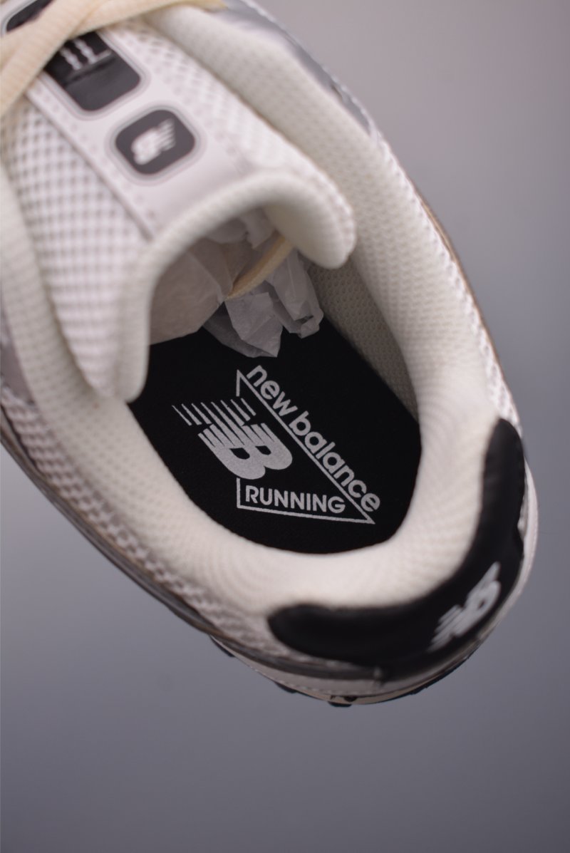 New Balance 204 view