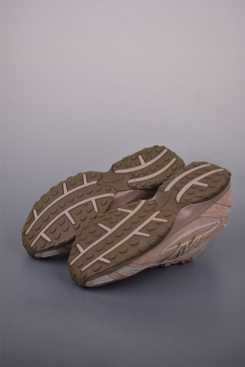 New Balance 204 view