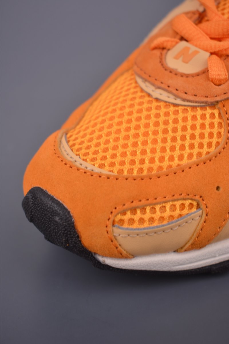 New Balance 204 view