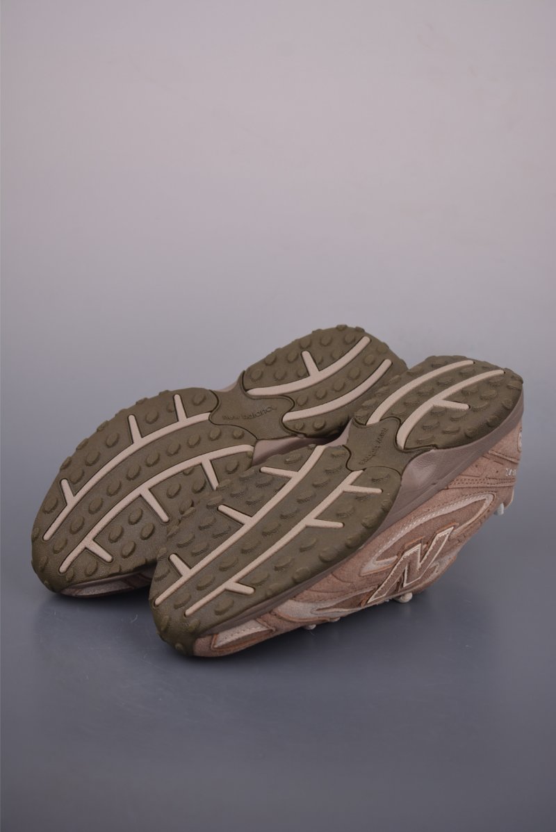 New Balance 204 view