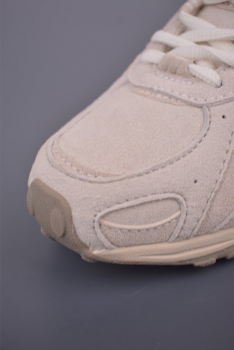 New Balance 204 view