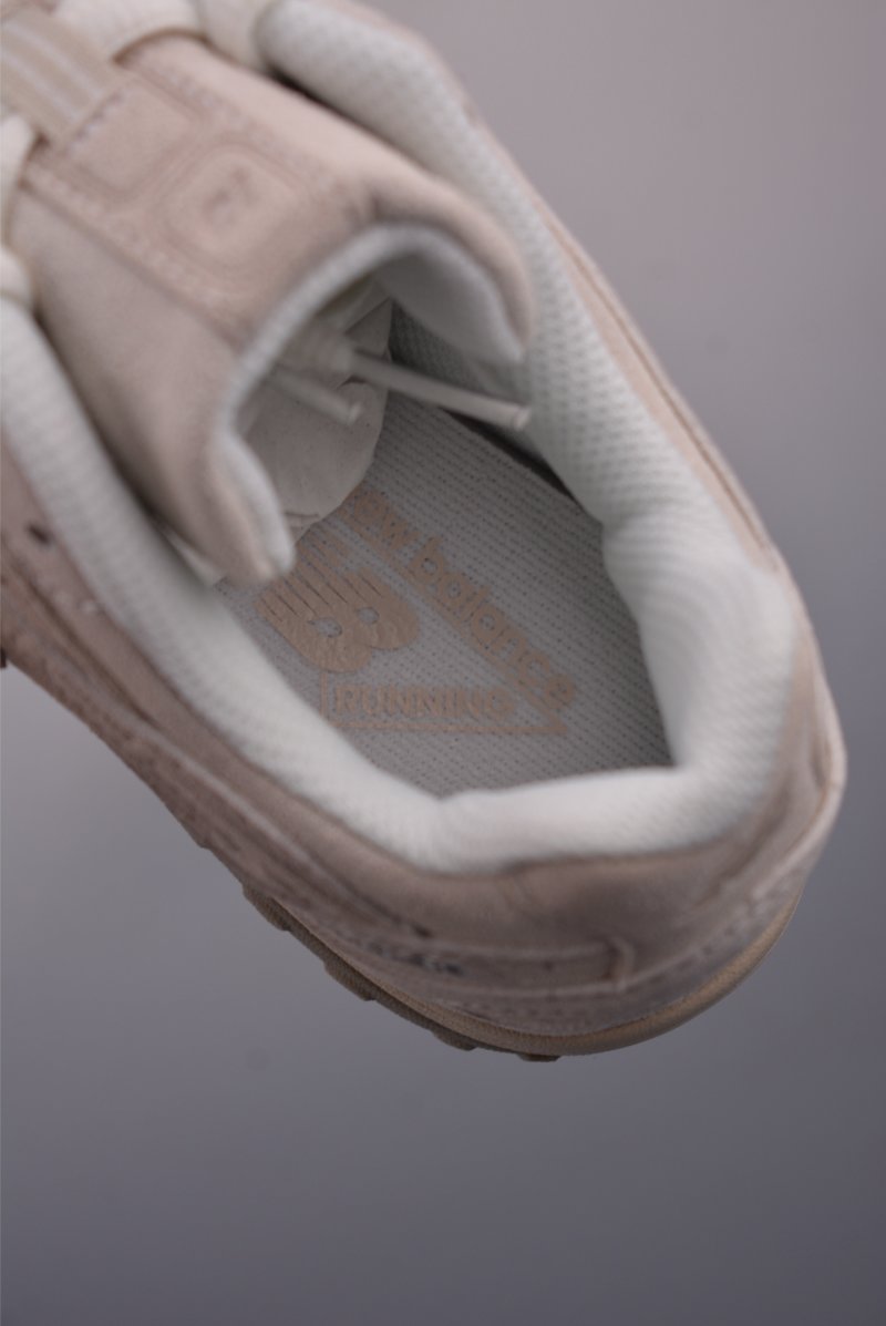 New Balance 204 view