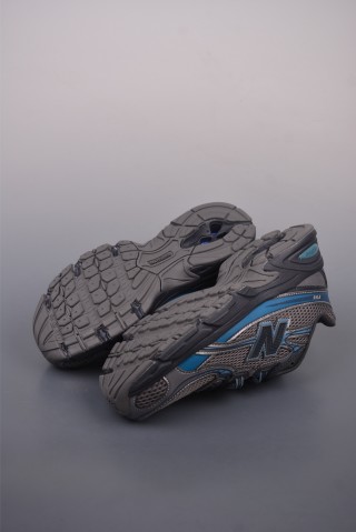 New Balance 740 view 3