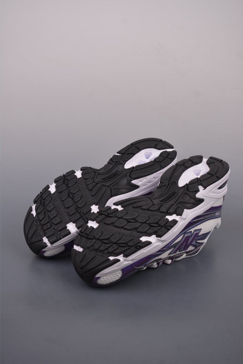 New Balance 740 view