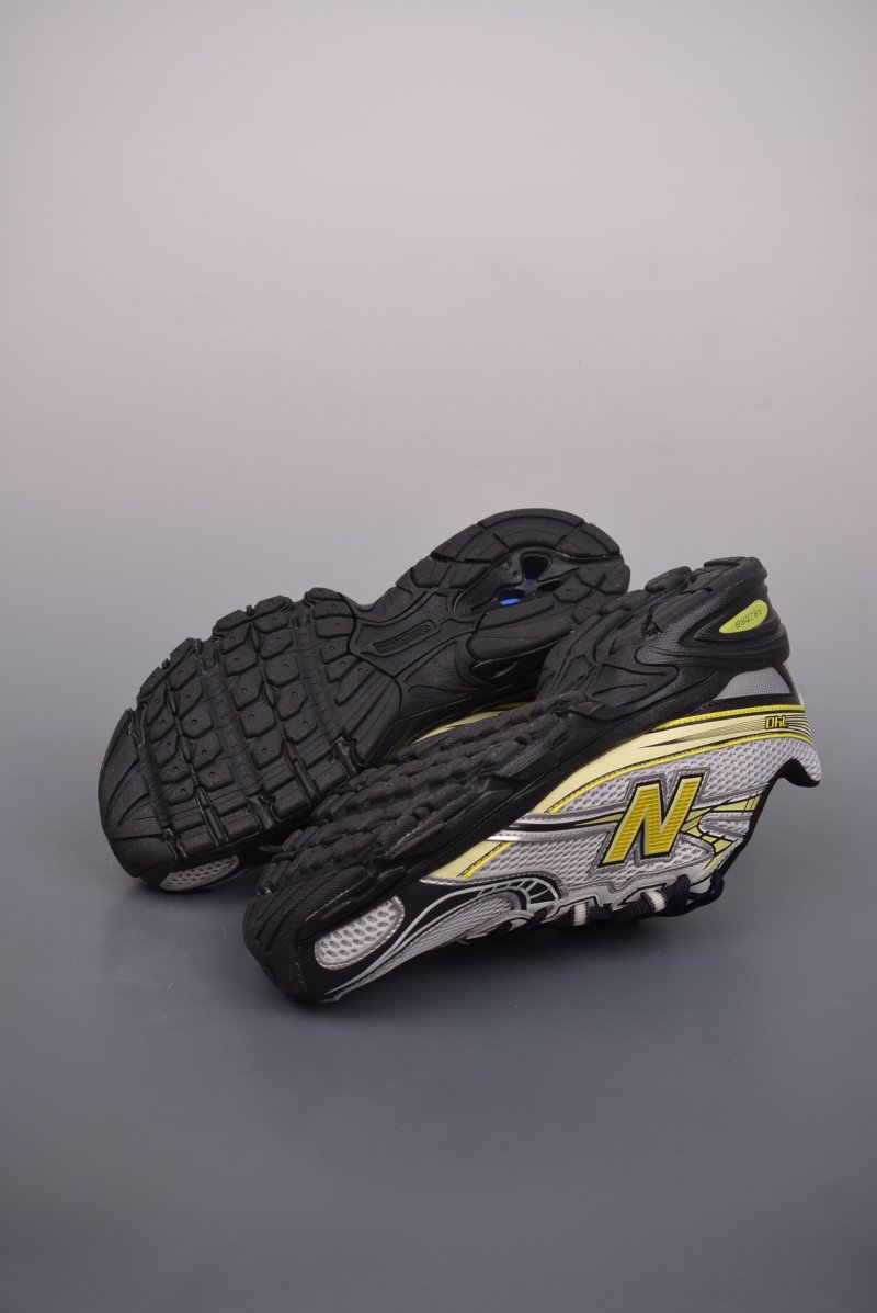 New Balance 740 view