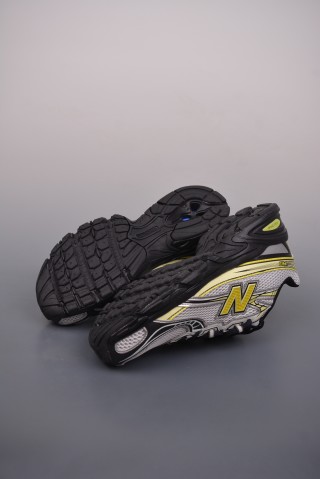 New Balance 740 view 3