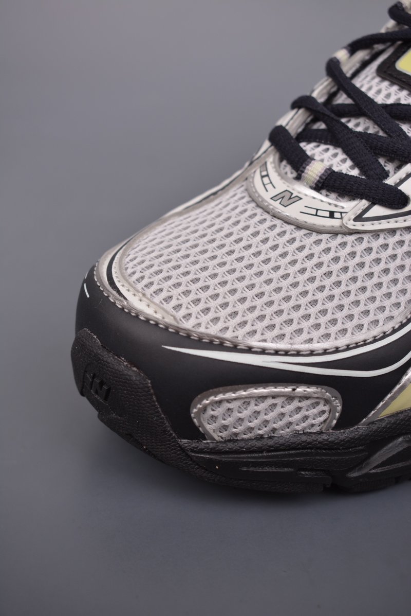 New Balance 740 view