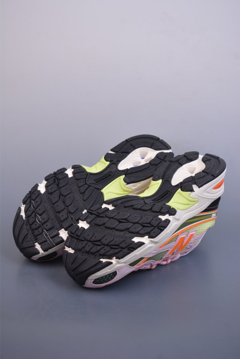 New Balance 740 view