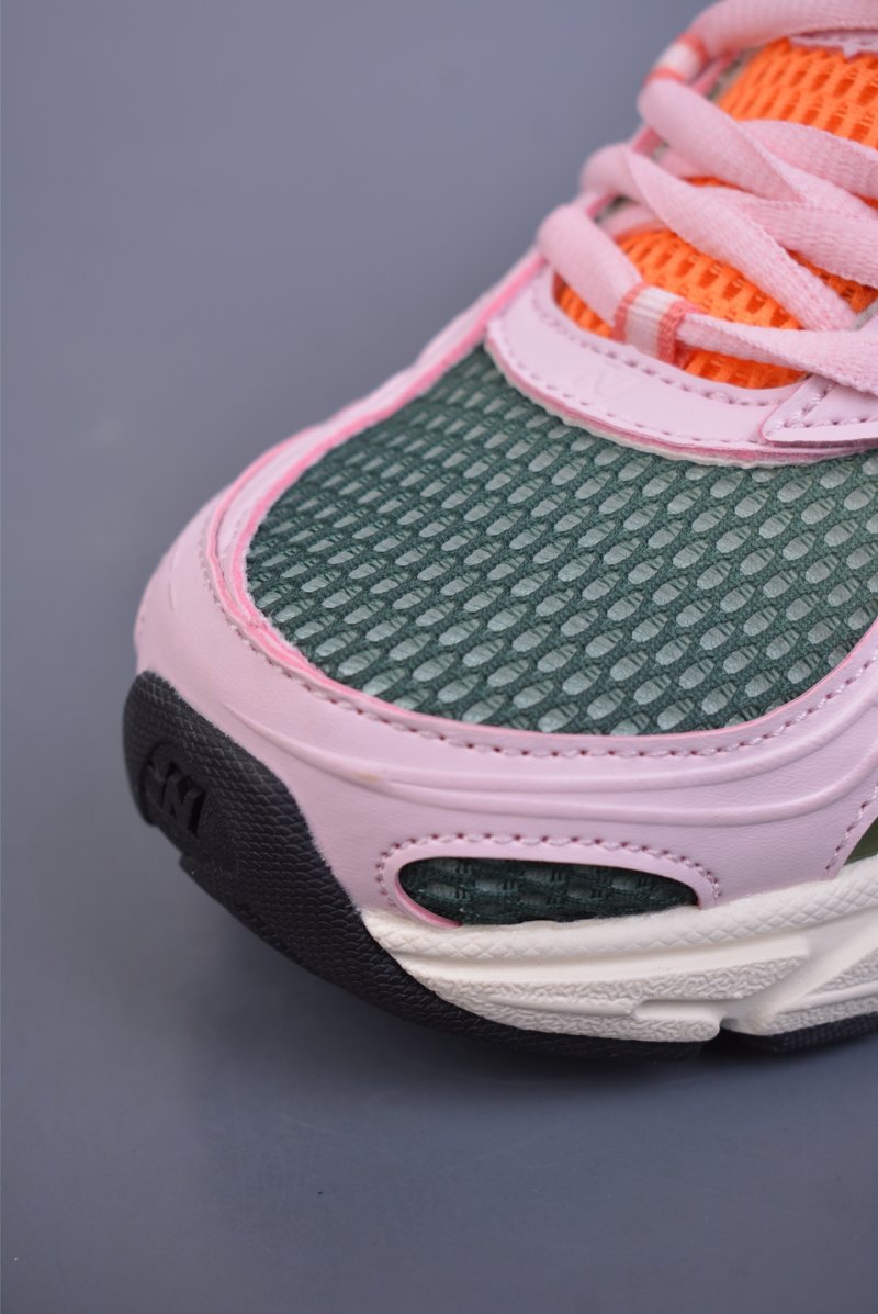 New Balance 740 view