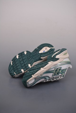 New Balance 740 view 3