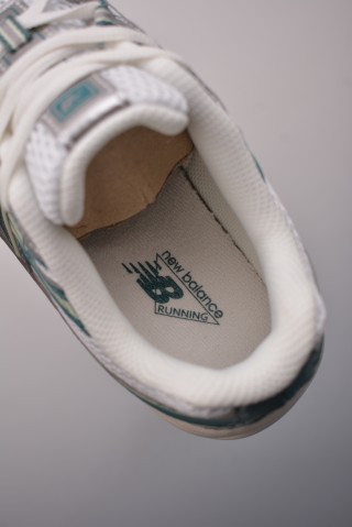 New Balance 740 view 9