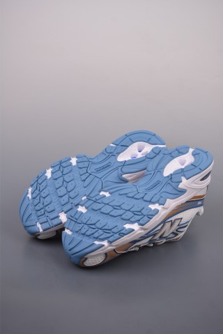 New Balance 740 view 3