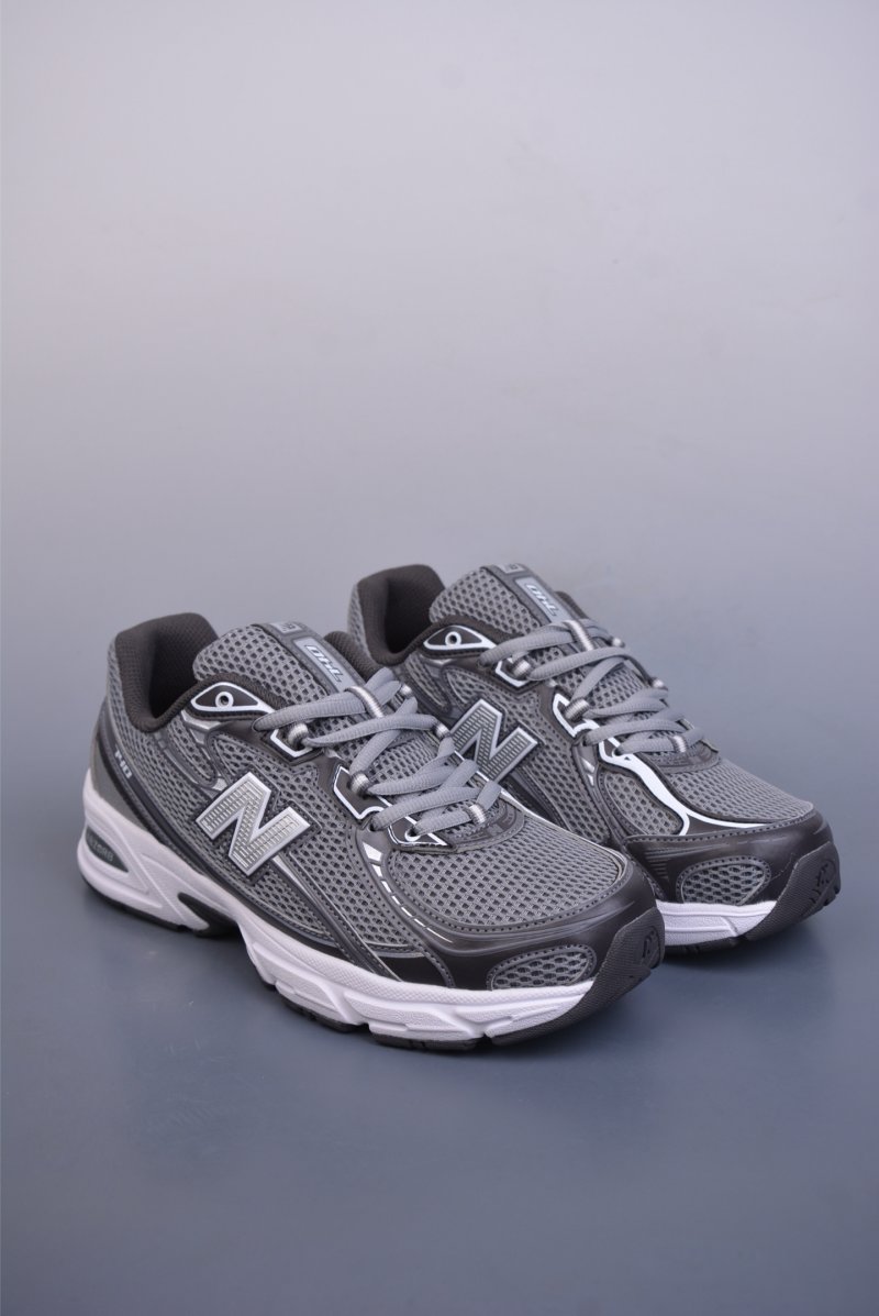 New Balance 740