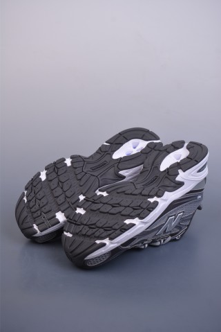 New Balance 740 view 3