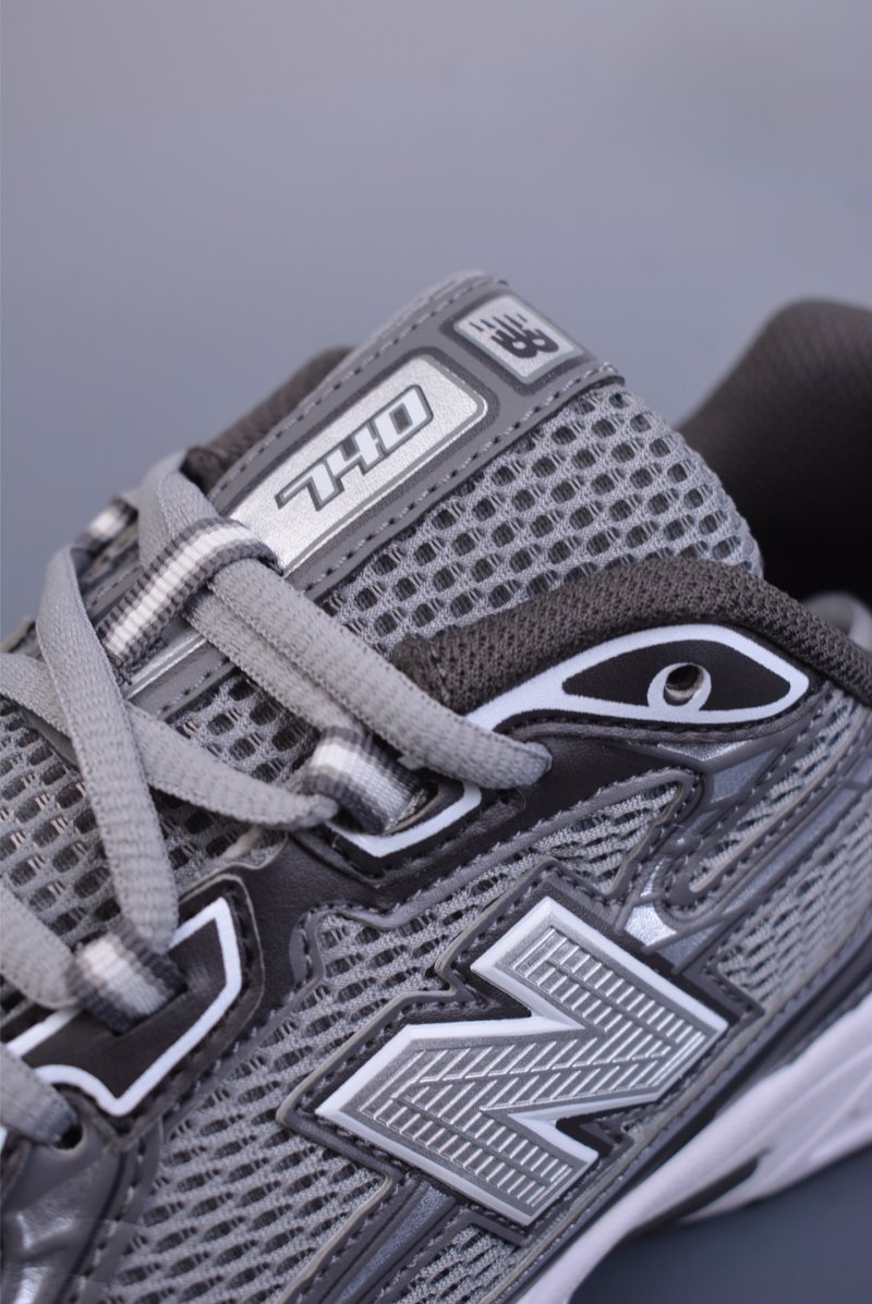 New Balance 740 view