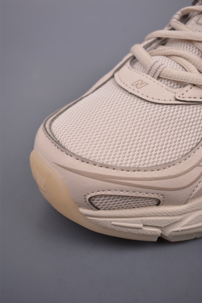 New Balance 740 view