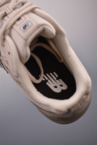 New Balance 740 view 9