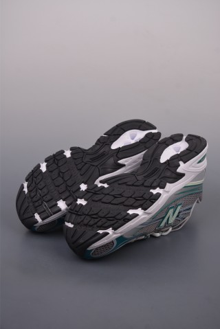 New Balance 740 view 3